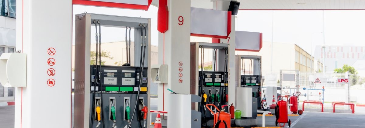 gas station with gas pumps - rocket chip winter mpg