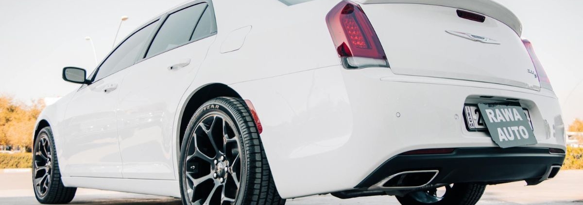 white Chrysler 300 parked with black rims - rocket chip Chrysler performance chips