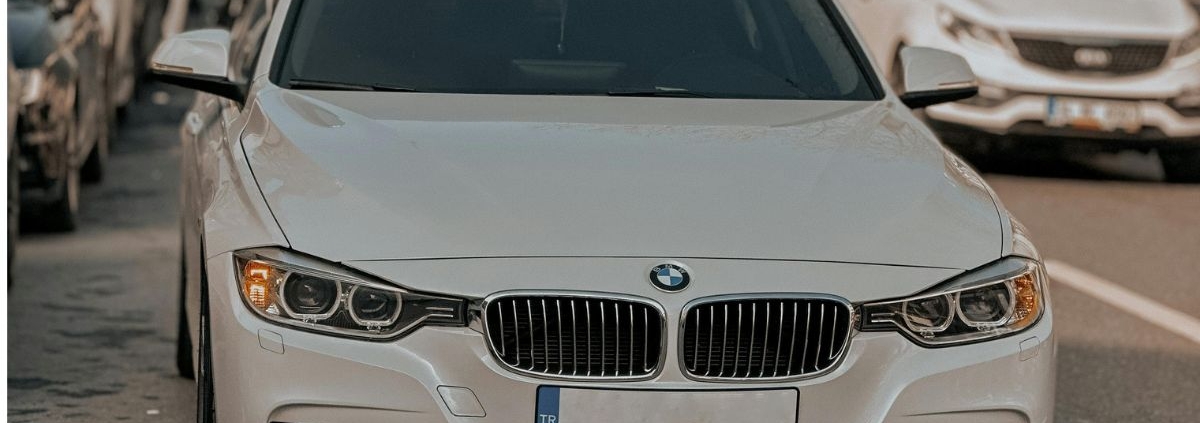 front end of a white BMW car - rocket chip BMW Chip Tuning