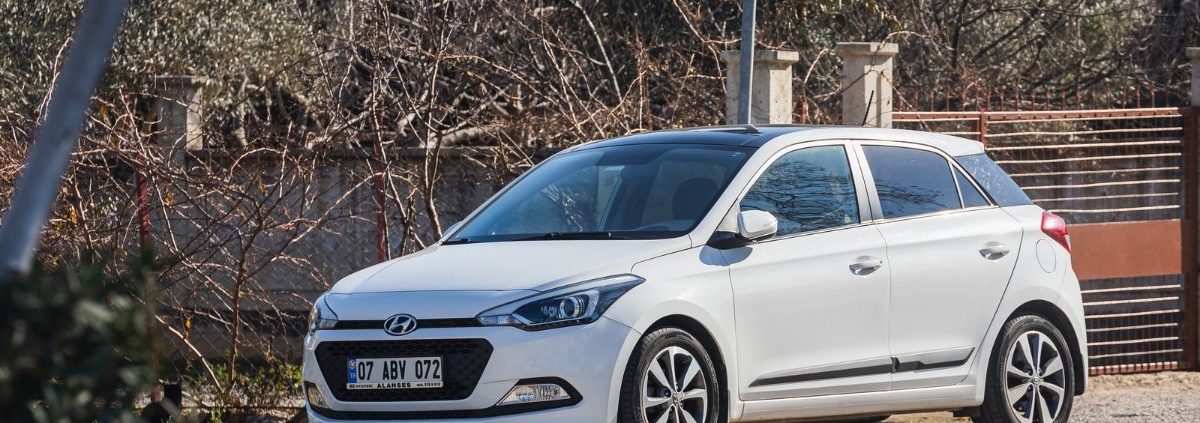 side view of a white Hyundai car - rocket chip Performance Chips