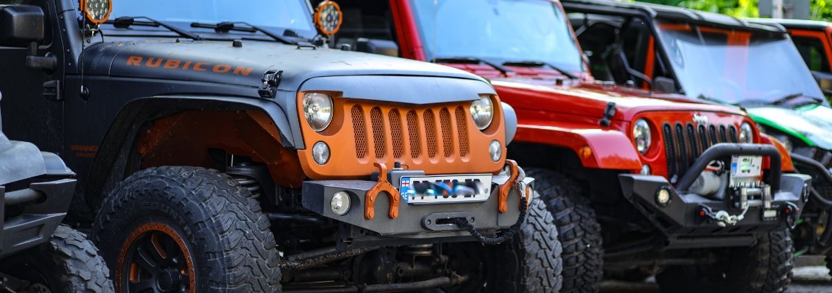 Line of Jeep Wrangler Rubicon's parked together - rocket chip plug in performance chips