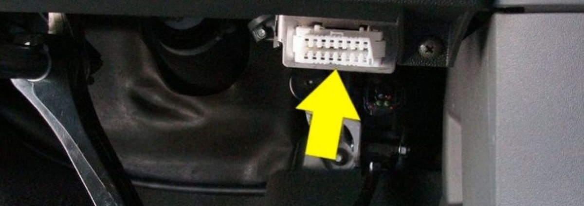 yellow arrow pointing to a vehicle OBD2 port - Rocket Chip performance chip